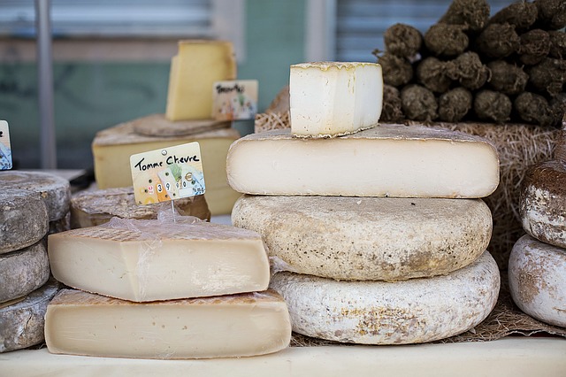 Read more about the article I Like The Cheese: Using Le, La, and Les in French