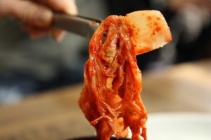 Read more about the article 김치를 매우 좋아해요. kimchi-reul maeu joahaeyo. I like kimchi very much.