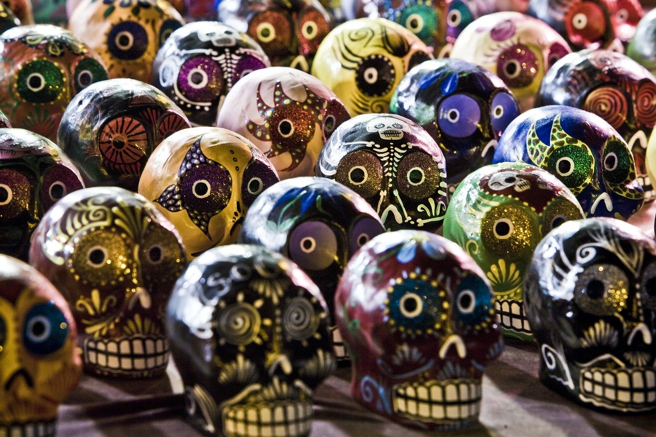 You are currently viewing Halloween and El Día de los Muertos in Spanish