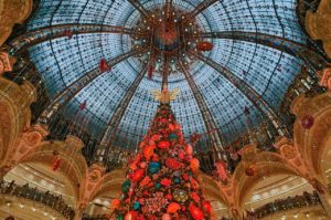 Read more about the article Paix et bonheur ! Peace and Joy! Talking about the Holidays in French