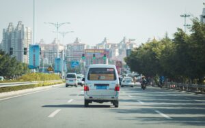 Read more about the article 汽车与驾驶 Qìchē yǔ jiàshǐ: Cars and Driving in Chinese