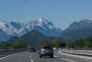 Read more about the article Autos und Autofahren: Cars and Driving in German